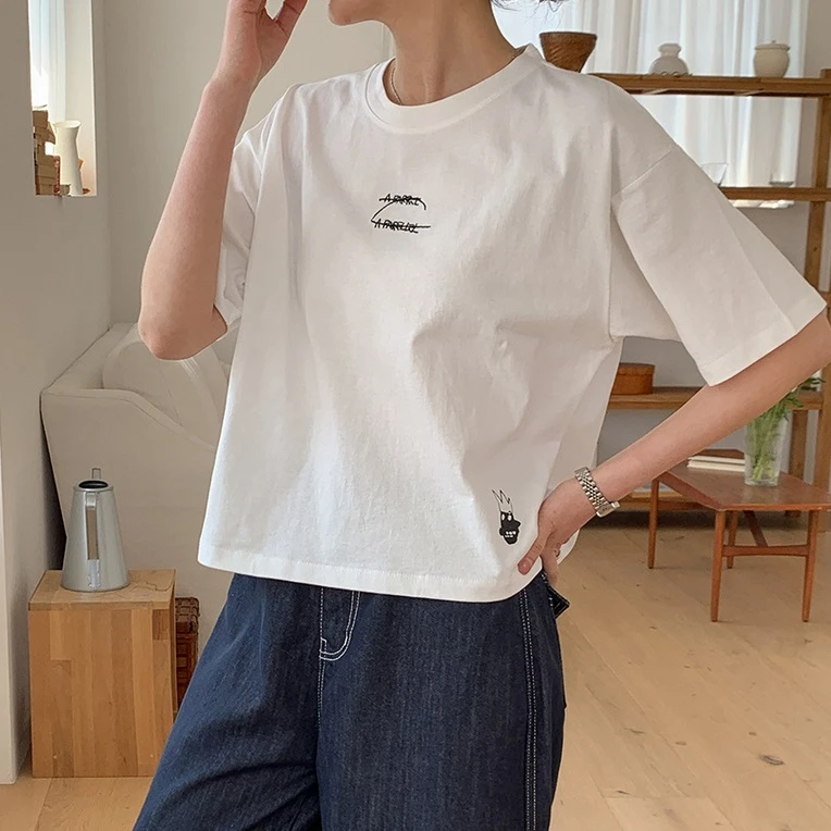  正韓  半短刺繡印花 五分袖上衣【A76245】 
