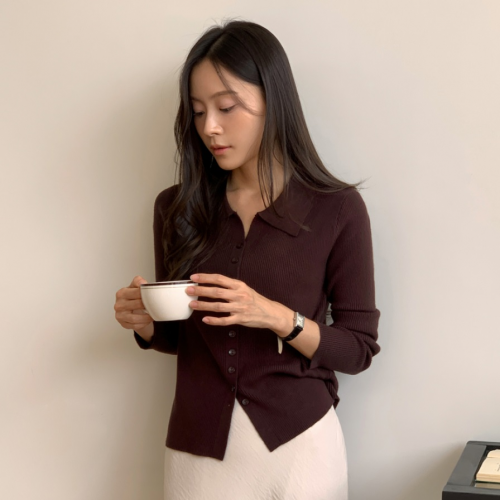  Forever Kids  正韓  修身剪裁小V領 彈性合身針織上衣【A621339】