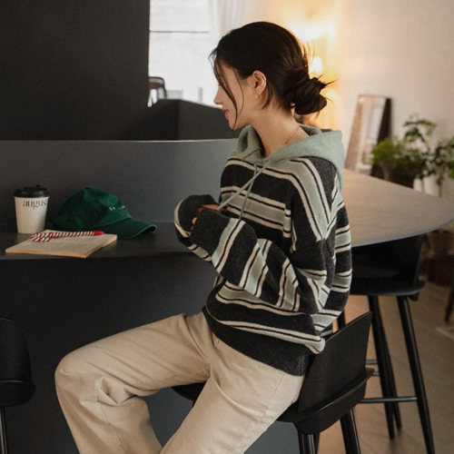 正韓 配色條紋連帽寬鬆 針織上衣【F623225】