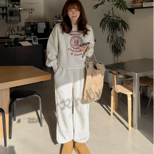 正韓 一套~保暖內刷毛落肩印花寬鬆T+抽繩縮口褲 套裝【B623429】