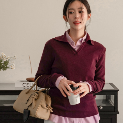 正韓 俐落無扣自然垂墜的V領針織上衣【A74401】