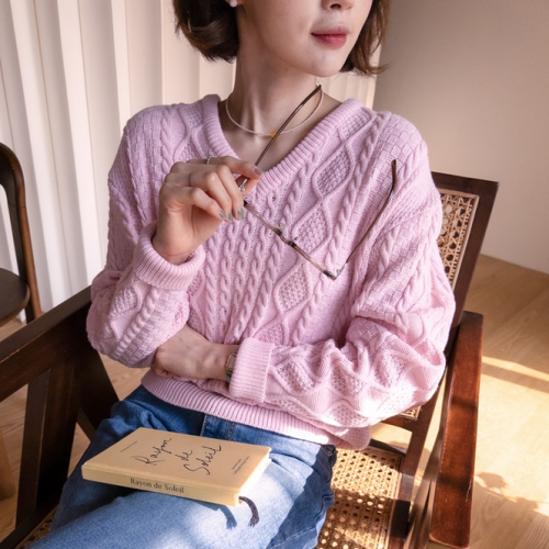 正韓 立體麻花V領針織上衣【CE74408】