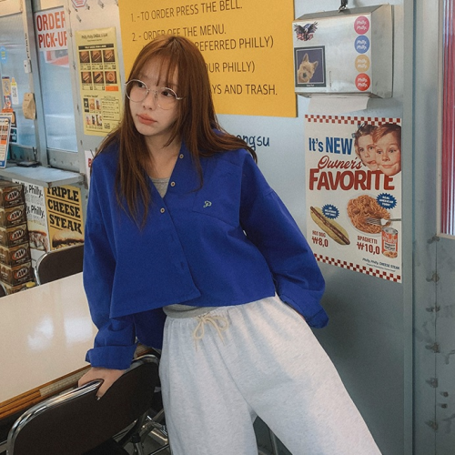 正韓  質感可愛撞色鈕扣半短 寬鬆襯衫【A74601】