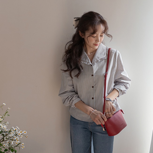 正韓 柔美氣質 荷葉領口摺邊襯衫條紋上衣【B74213】