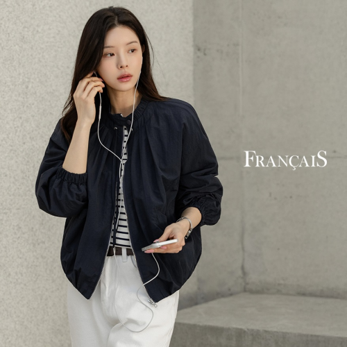 正韓  微光澤領口立體抓褶設計 拉鍊夾克外套【A74286】