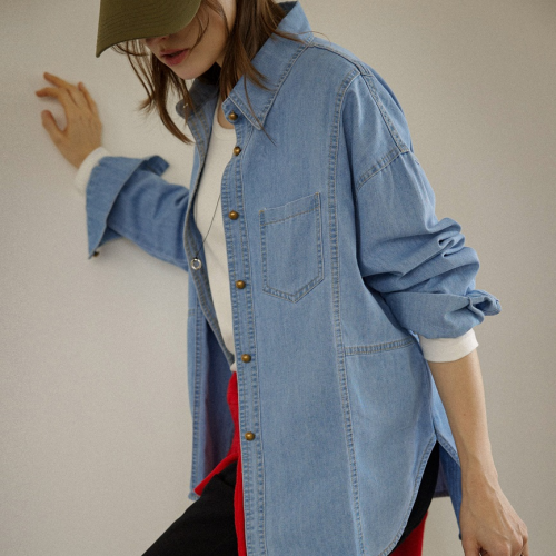 正韓  柔軟剪裁 圓弧開岔下擺牛仔襯衫【A743635】