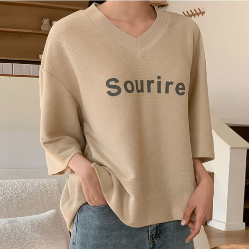 正韓 V領七分袖落肩 開岔下擺針織字母上衣【RA7531】