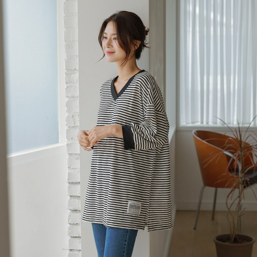 正韓  V領配色長版開岔下擺 標籤T上衣【A75215】