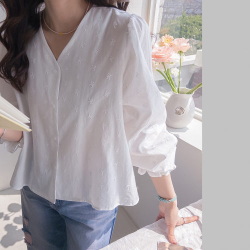 正韓 唯美V領刺繡摺邊白襯衫【E75261】韓國代購
