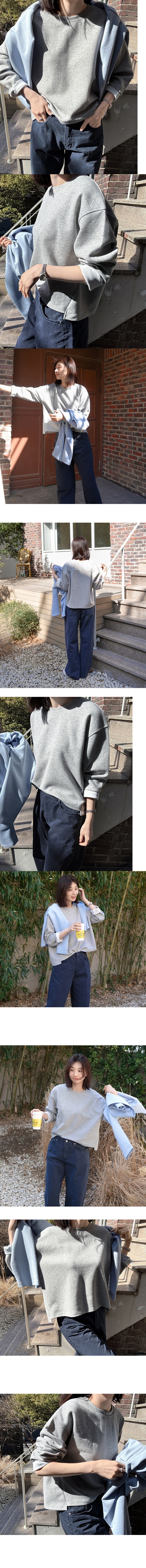 正韓 推薦~簡約好看版型 背微打褶 不對稱下擺開岔純色T 上衣【V74248】